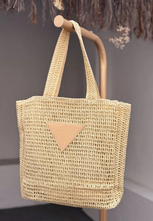 Bolsa feminina Aurora com design clean