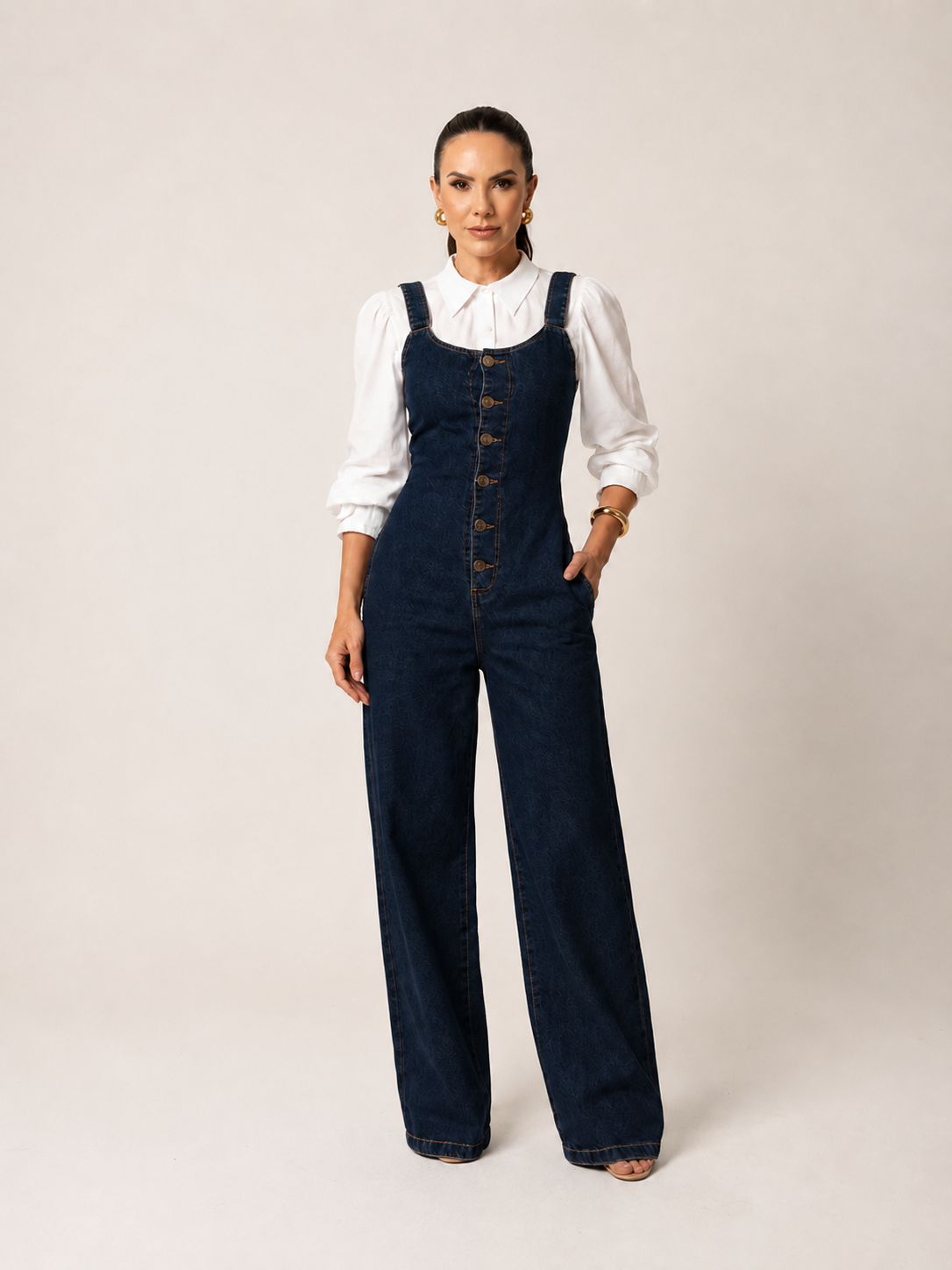 Macacão jeans wide leg Alenice com camisa de linho feminina