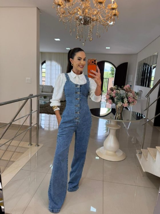 Macacão jeans wide leg feminino Alenice, vista do tecido jeans — Grassa Boutique
